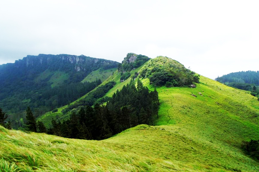 hanthana mountain range in sri lanka