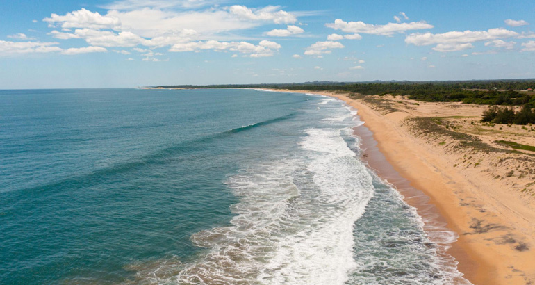 arugambay beach in sri lanka
