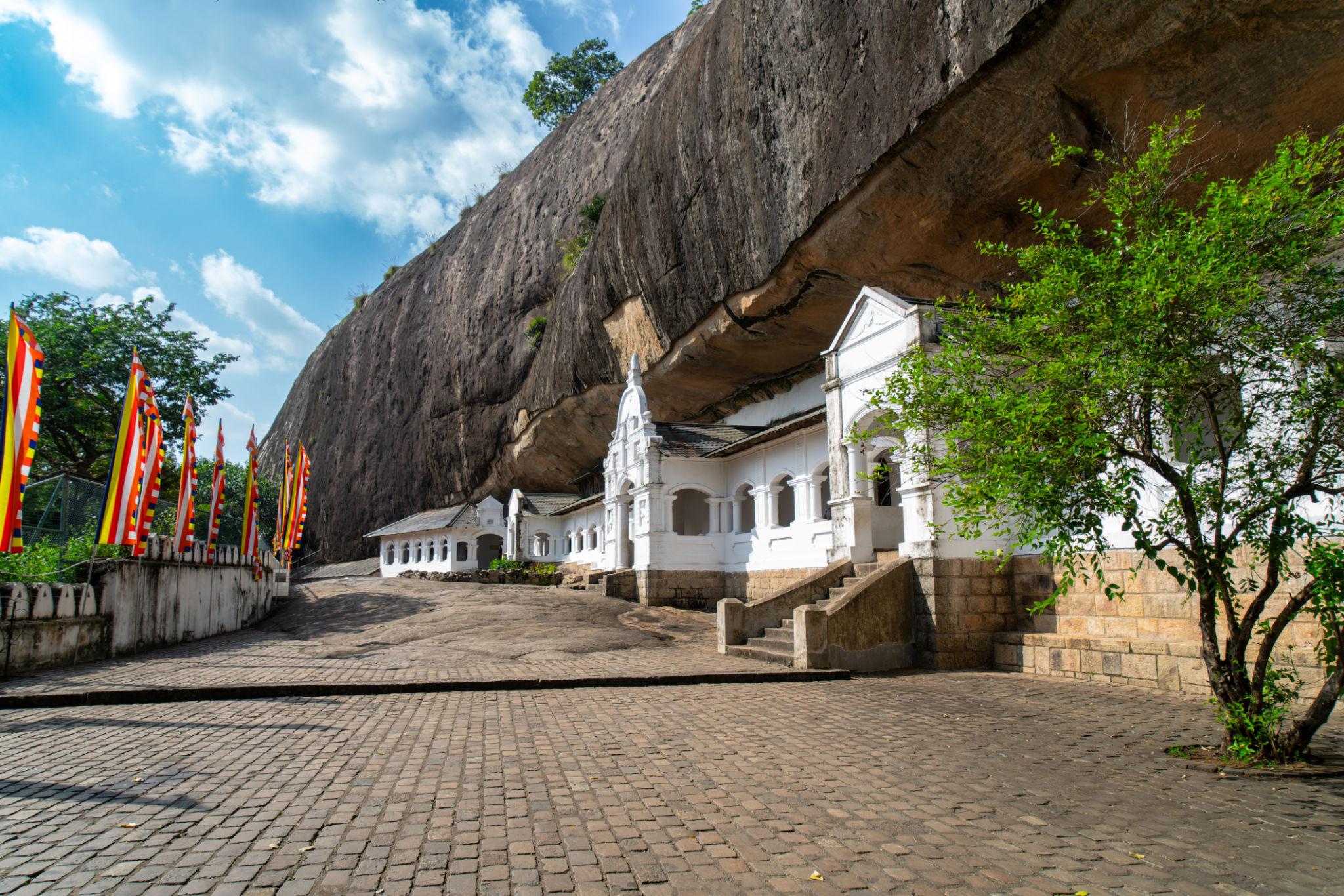 dambulla cave temple sri lanka