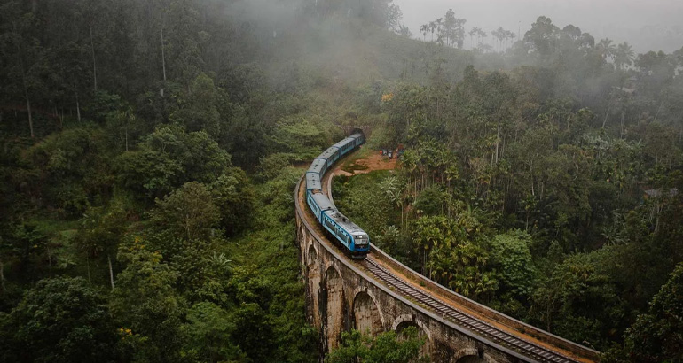ella nine arch bridge in sri lanka