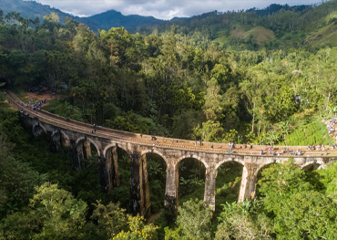 ella nine arch bridge in sri lanka