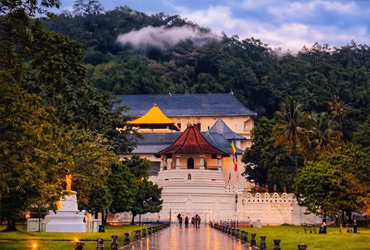 kandy temple of tooth sri lanka